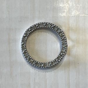 10k white gold and diamond pendent